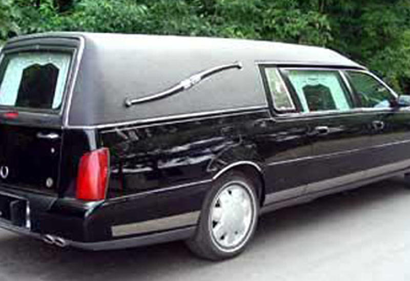 Сотрудник похоронного бюро угнал катафалк в счет долга по зарплате