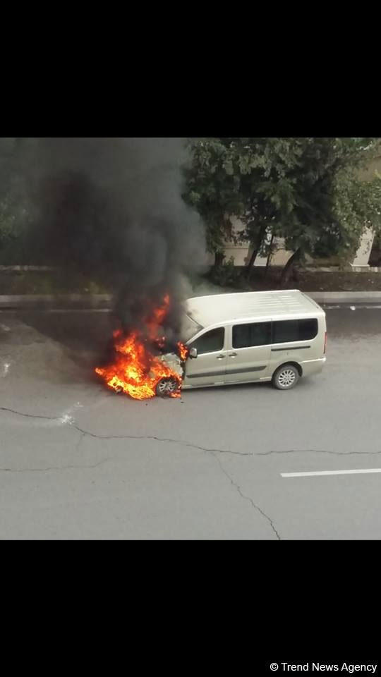 Bakıda avtomobil yandı