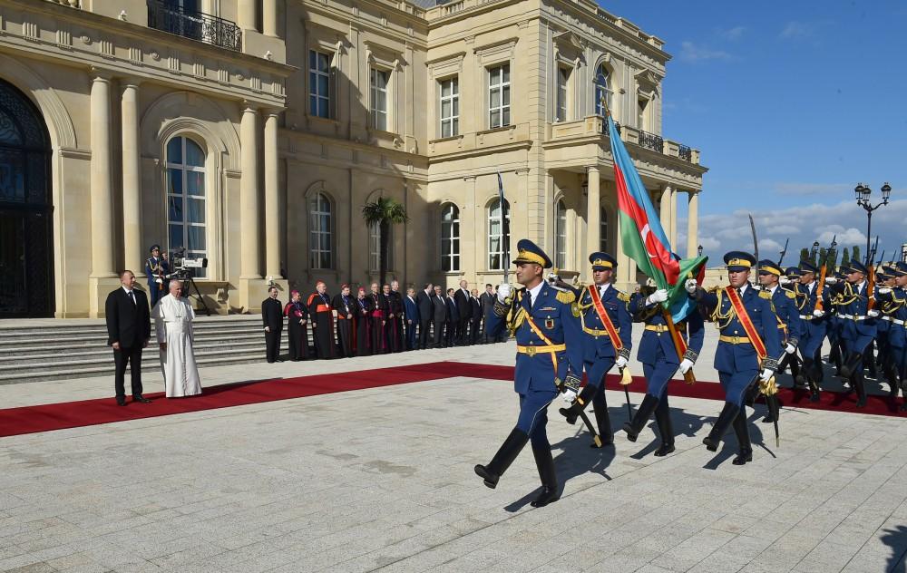 Президент Ильхам Алиев и его супруга Мехрибан Алиева встретились с Папой Римским Франциском