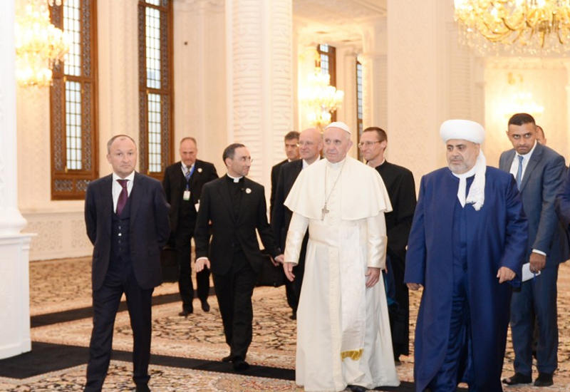 Папа Римский прибыл в бакинскую мечеть Гейдара