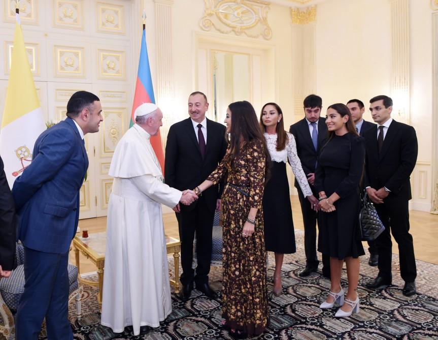 Президент Ильхам Алиев и его супруга Мехрибан Алиева встретились с Папой Римским Франциском