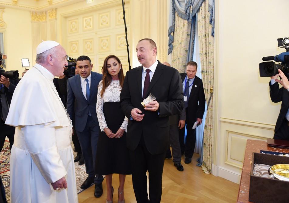Президент Ильхам Алиев и его супруга Мехрибан Алиева встретились с Папой Римским Франциском