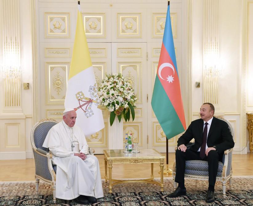 Президент Ильхам Алиев и его супруга Мехрибан Алиева встретились с Папой Римским Франциском