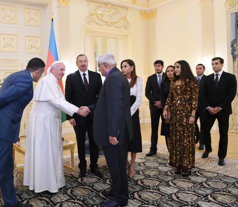 Президент Ильхам Алиев и его супруга Мехрибан Алиева встретились с Папой Римским Франциском