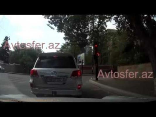 Bakıda "Land Gruiser"in sürücüsü yol polisinin üstünə maşın sürüb qırmızı işıqdan keçdi