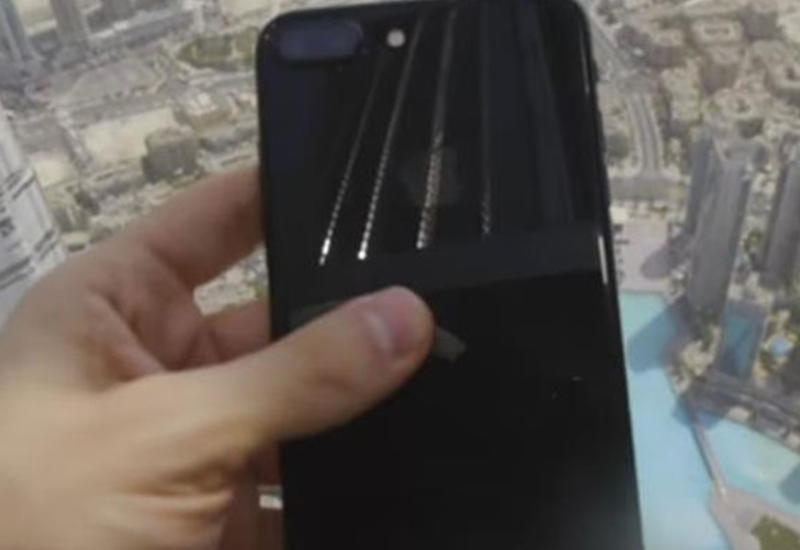 Блогер сбросил iPhone 7 Plus с самого высокого здания в мире