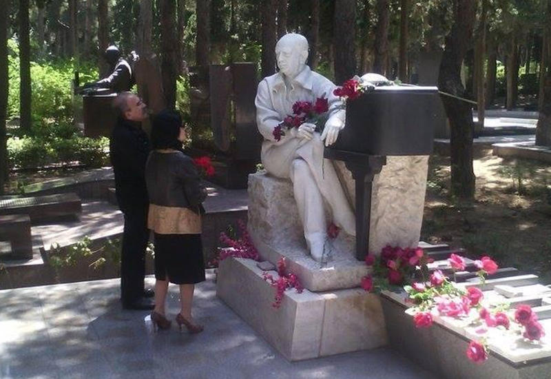 В Баку почтили память Тофига Гулиева