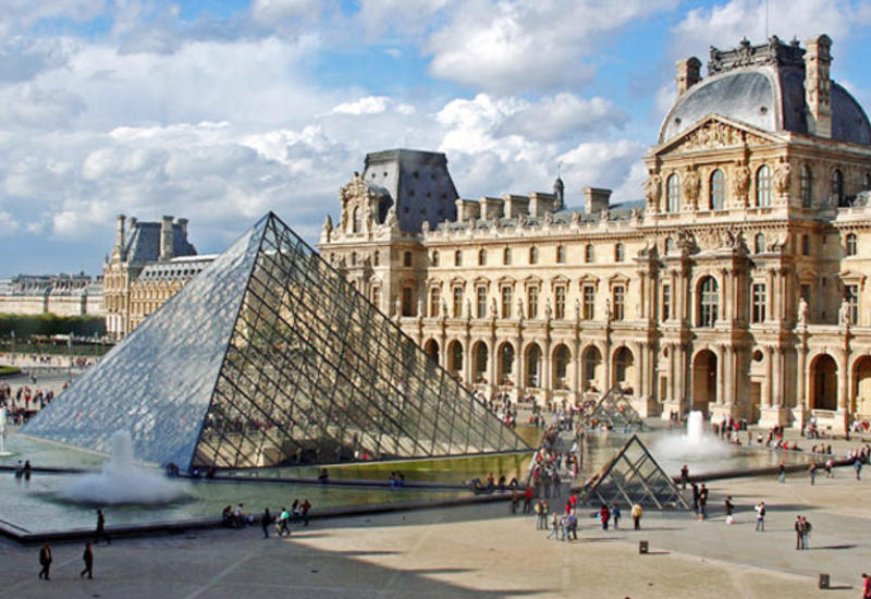 Азербайджанская художница представит в Лувре свои картины