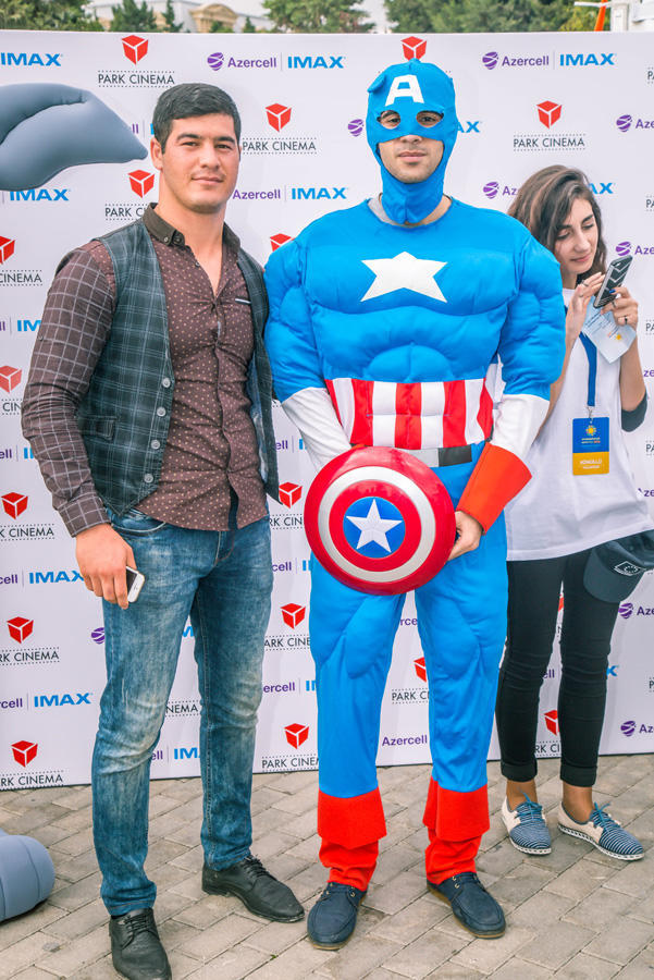 Герои голливудских блокбастеров и мультфильмов на Бакинском бульваре