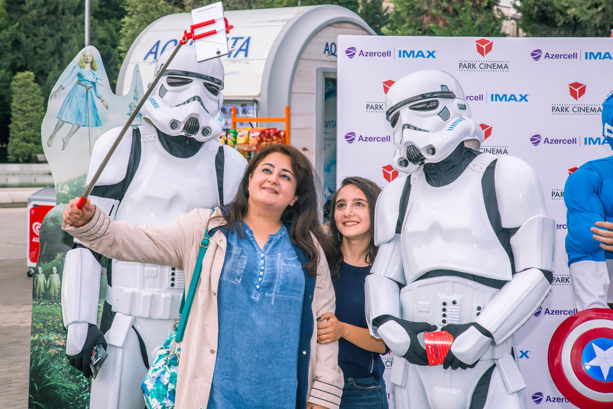 Герои голливудских блокбастеров и мультфильмов на Бакинском бульваре