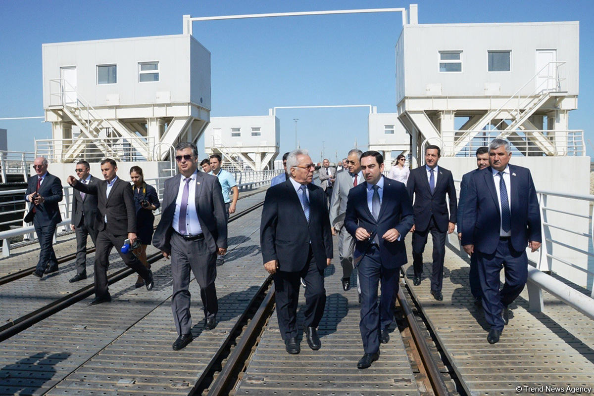 Бакинский морской торговый порт принесет Азербайджану миллиарды