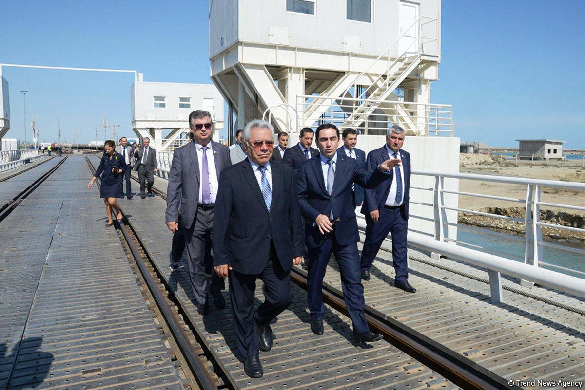 Бакинский морской торговый порт принесет Азербайджану миллиарды