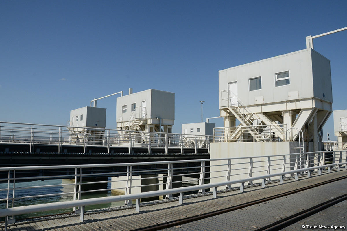 Бакинский морской торговый порт принесет Азербайджану миллиарды