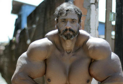 Бразильский Халк вводит в мышцы синтетическое масло, чтобы стать еще больше <span class="color_red">- ФОТО</span>