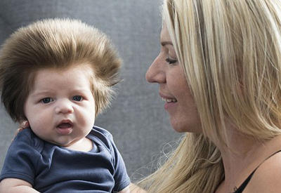 Этот 2-месячный малыш уже может похвастаться невероятной шевелюрой <span class="color_red">- ФОТО</span>