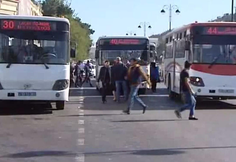 В Баку пассажирский автобус сбил пешехода