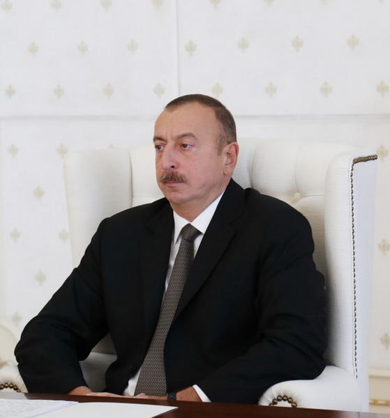 Под председательством Президента Ильхама Алиева состоялось заседание Кабмина, посвященное итогам 9 месяцев 2016 года и предстоящим задачам