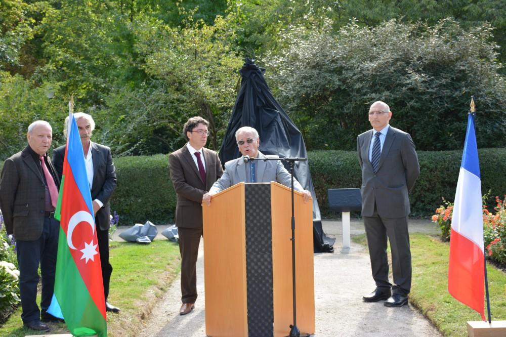 Во французском городе Коньяк установлен памятник Мехсети Гянджеви