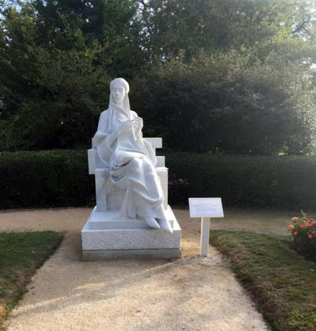 Во французском городе Коньяк установлен памятник Мехсети Гянджеви