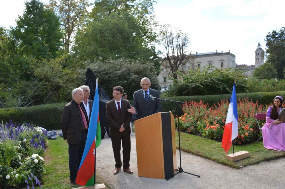 Во французском городе Коньяк установлен памятник Мехсети Гянджеви
