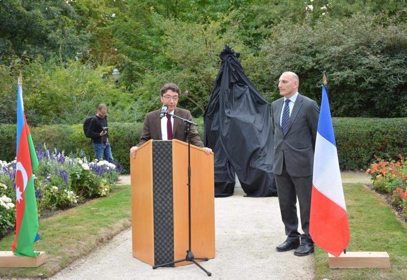 Во французском городе Коньяк установлен памятник Мехсети Гянджеви
