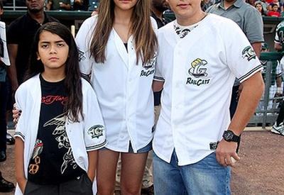 Вот как сейчас выглядит единственная дочь Майкла Джексона <span class="color_red">- ФОТО</span>