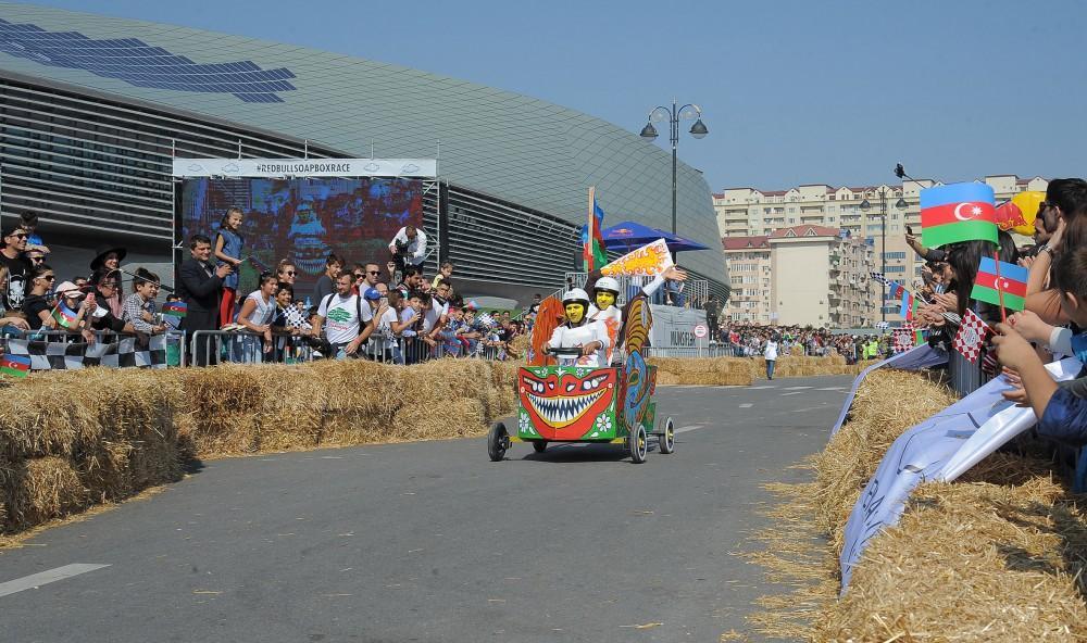 Определены победители прошедших в Баку соревнований Red Bull Soapbox