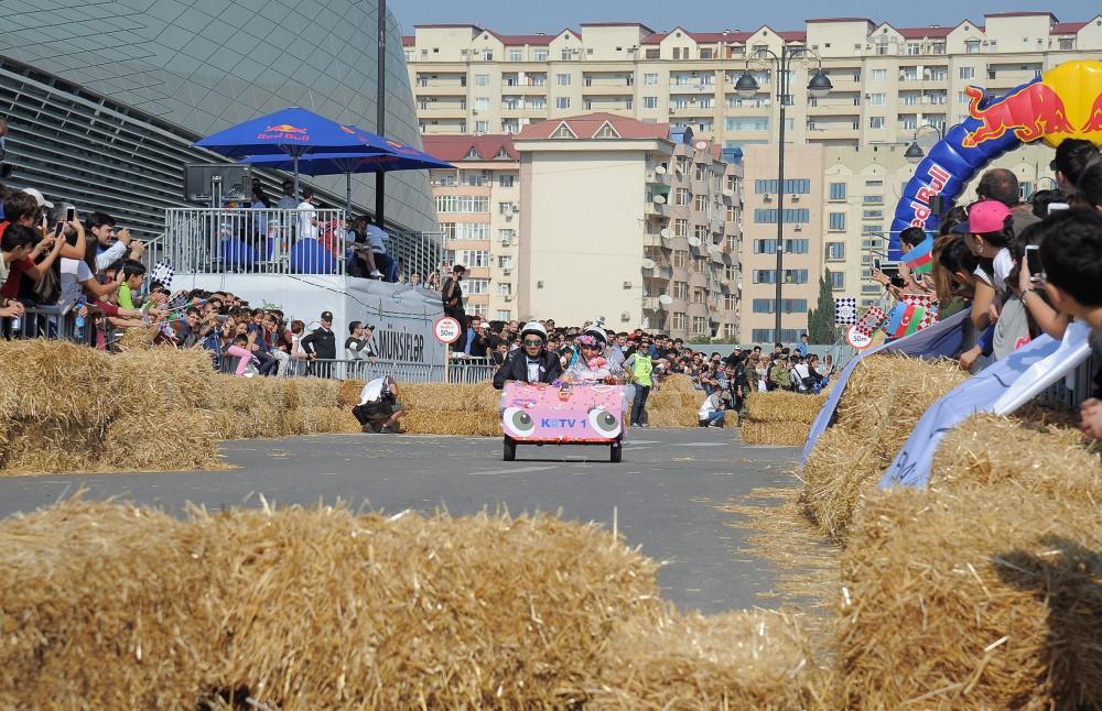 Определены победители прошедших в Баку соревнований Red Bull Soapbox