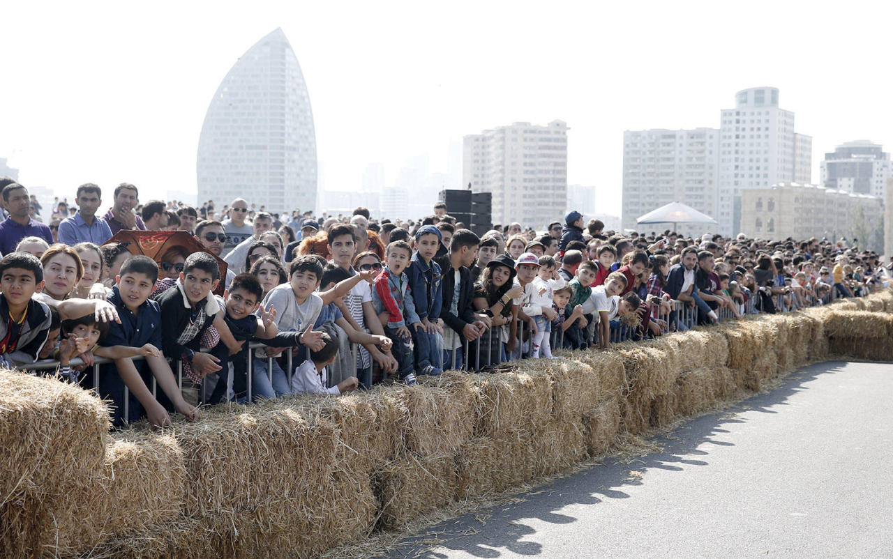 Определены победители прошедших в Баку соревнований Red Bull Soapbox