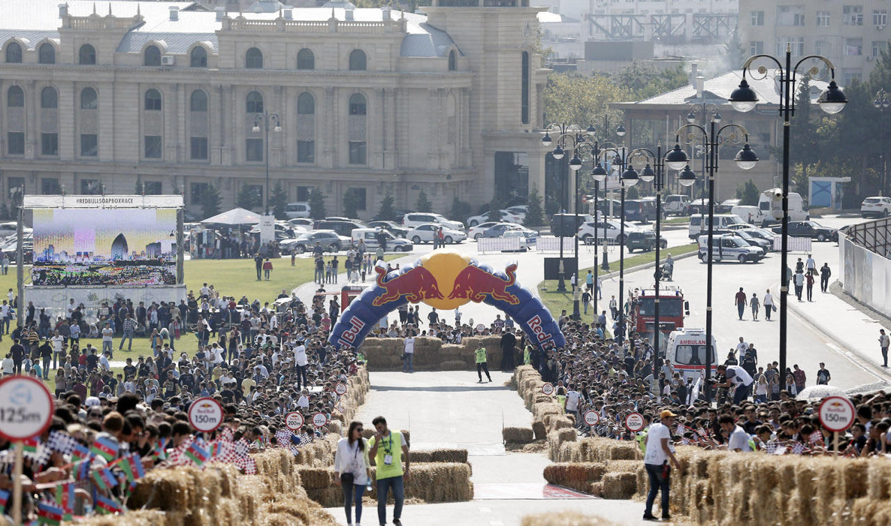 Определены победители прошедших в Баку соревнований Red Bull Soapbox
