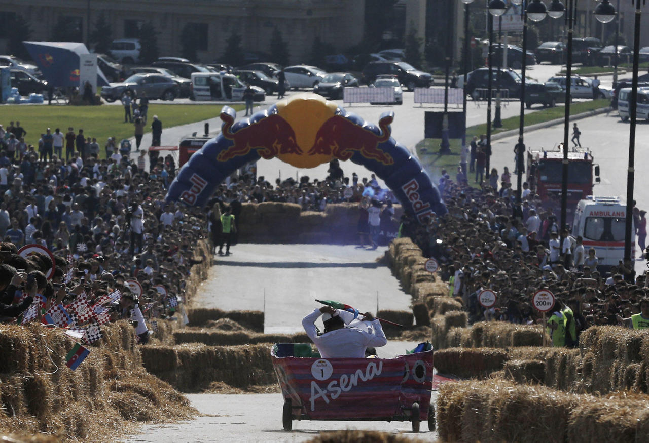 Определены победители прошедших в Баку соревнований Red Bull Soapbox