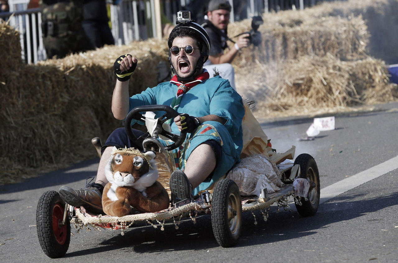 Определены победители прошедших в Баку соревнований Red Bull Soapbox