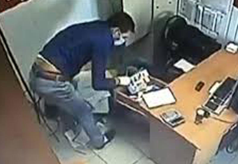 В Астрахани грабитель напал на беременную сотрудницу офиса