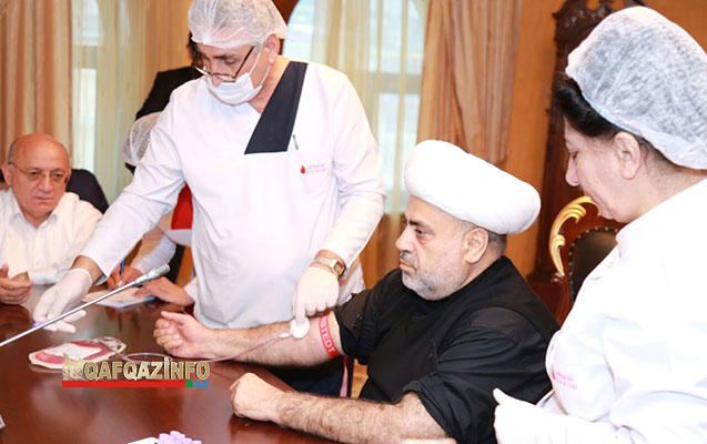 Rəsmilər də qan verdilər