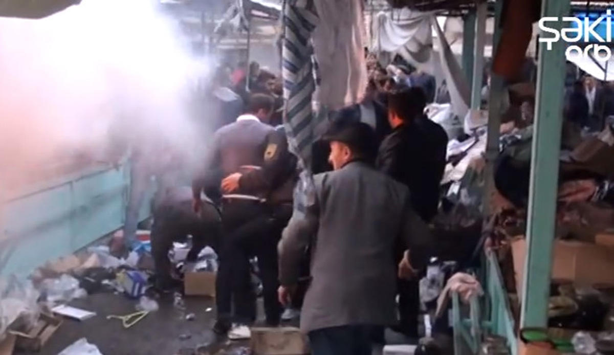 В Азербайджане сгорел торговый центр