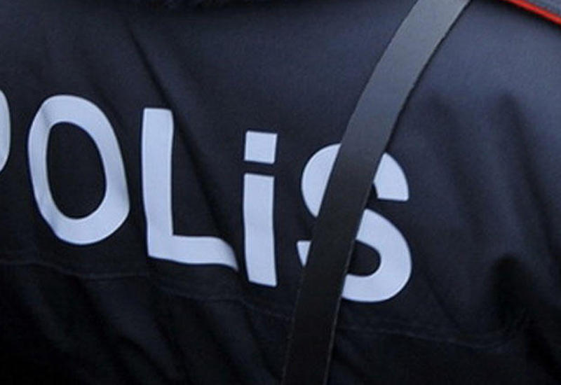 В Баку сотрудник полиции ранен по неосторожности