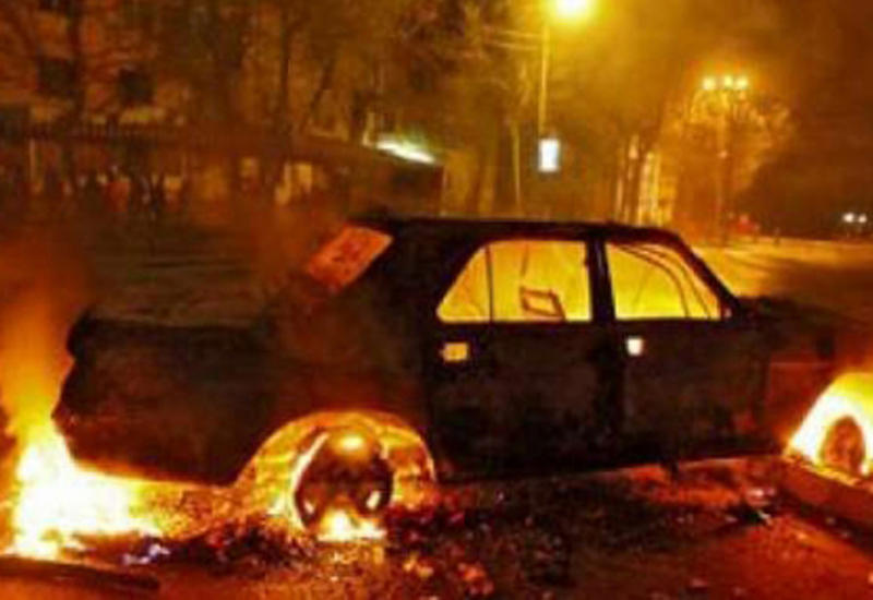 Bakıda “Peugeot” yandı