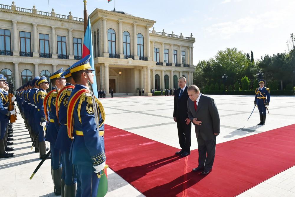 Президент Ильхам Алиев и премьер-министр Пакистана Наваз Шариф выступили с заявлениями для печати