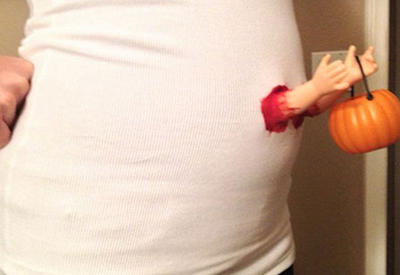 Беременные животы тоже наряжаются на Хеллоуин <span class="color_red">- ФОТО</span>