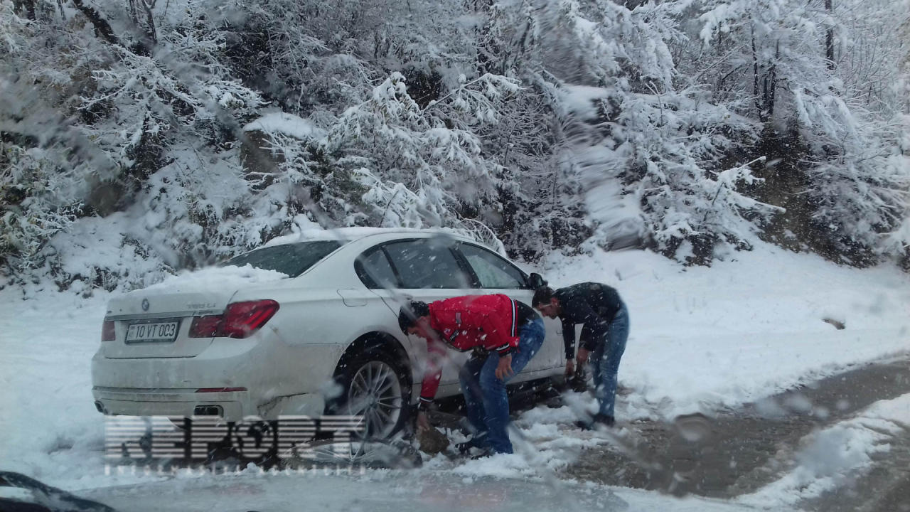 Qubada güclü qar rayonun 8 kəndi ilə əlaqəsini kəsdi