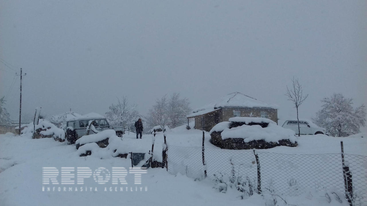 Qubada güclü qar rayonun 8 kəndi ilə əlaqəsini kəsdi