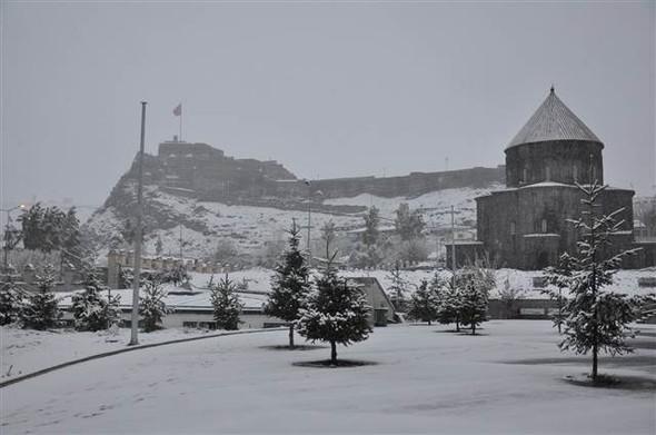 Türkiyəyə mövsümün ilk qarı yağdı