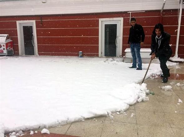 Türkiyəyə mövsümün ilk qarı yağdı