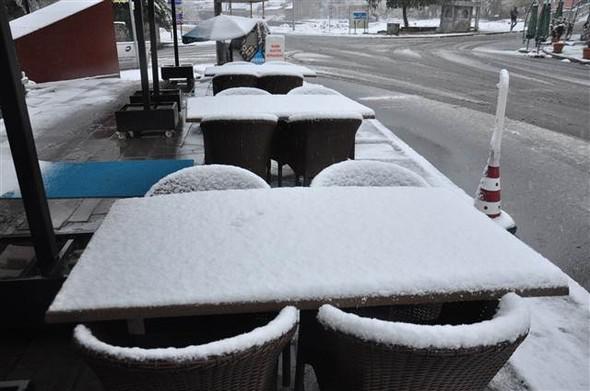 Türkiyəyə mövsümün ilk qarı yağdı