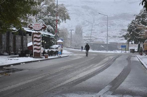 Türkiyəyə mövsümün ilk qarı yağdı