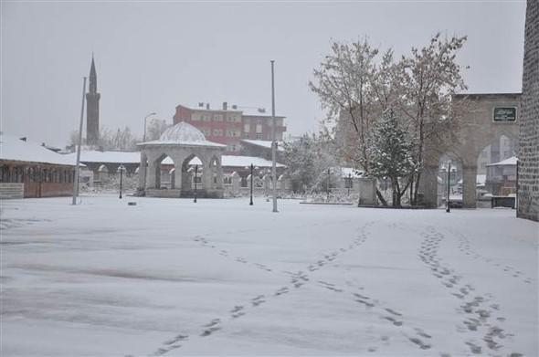Türkiyəyə mövsümün ilk qarı yağdı