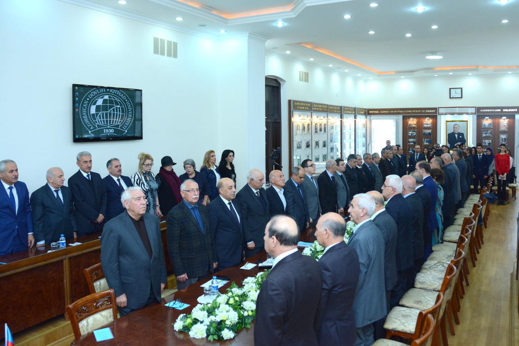 Конференция в UNEC: “25-летие независимости Азербайджана – экономический взгляд"