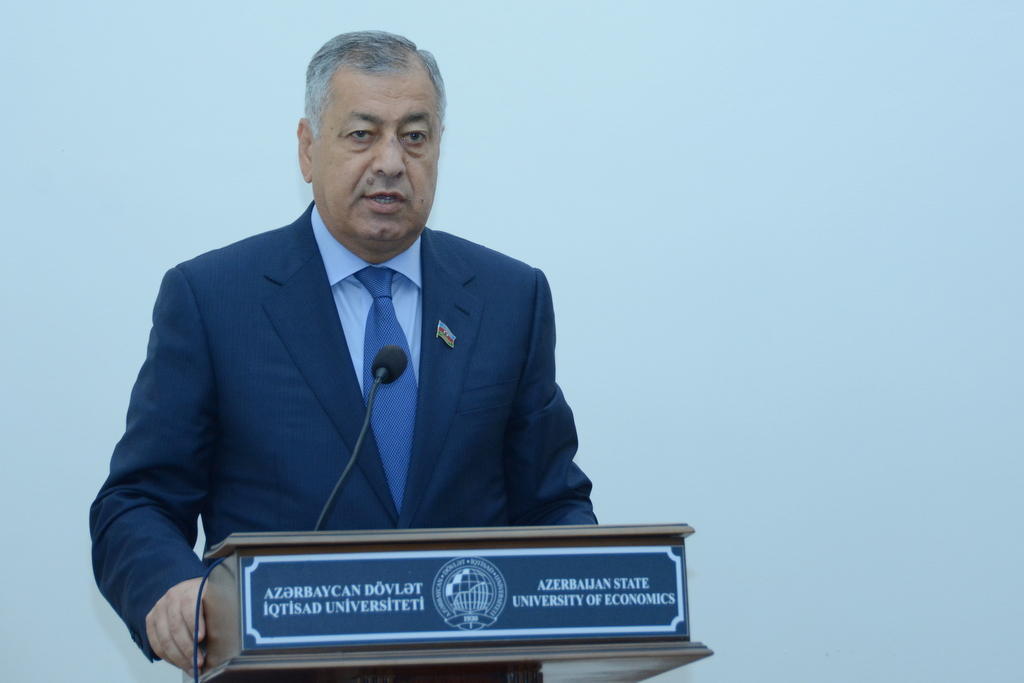 Конференция в UNEC: “25-летие независимости Азербайджана – экономический взгляд"