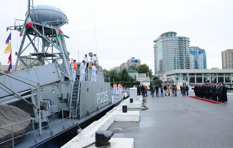 Военные корабли Ирана прибыли в Баку