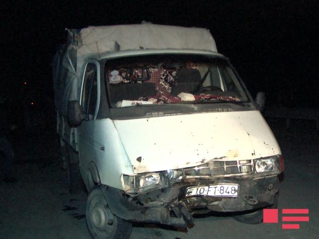 В Сумгайыте грузовик врезался в пассажирский автобус